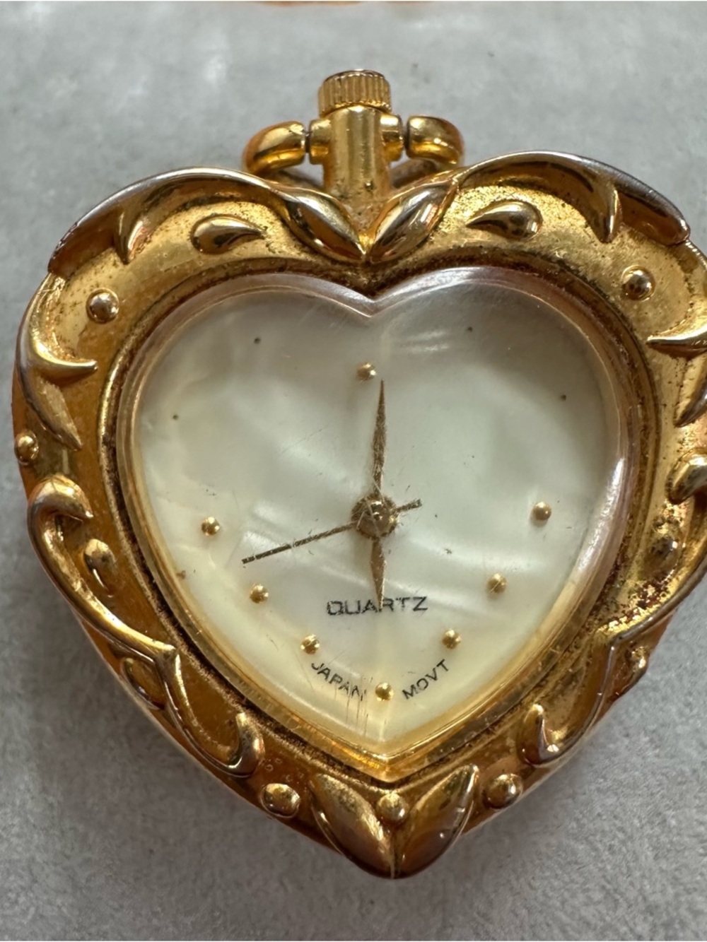 VTG Heart Pendant Quartz Movement Japan Watch Gold Tone AVON needs battery - Picture 2 of 4